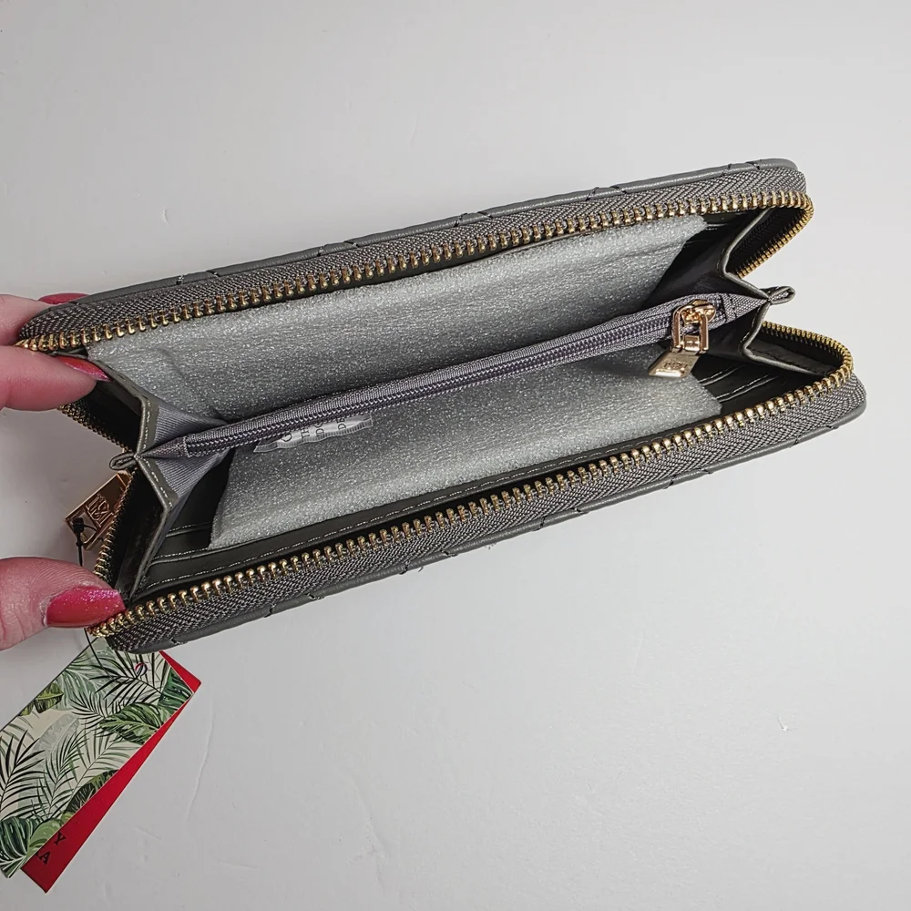 Badgley Mischka Grey Quilted Zip Around Wallet Vegan Leather Gold Logo Wristlet - Picture 6 of 9